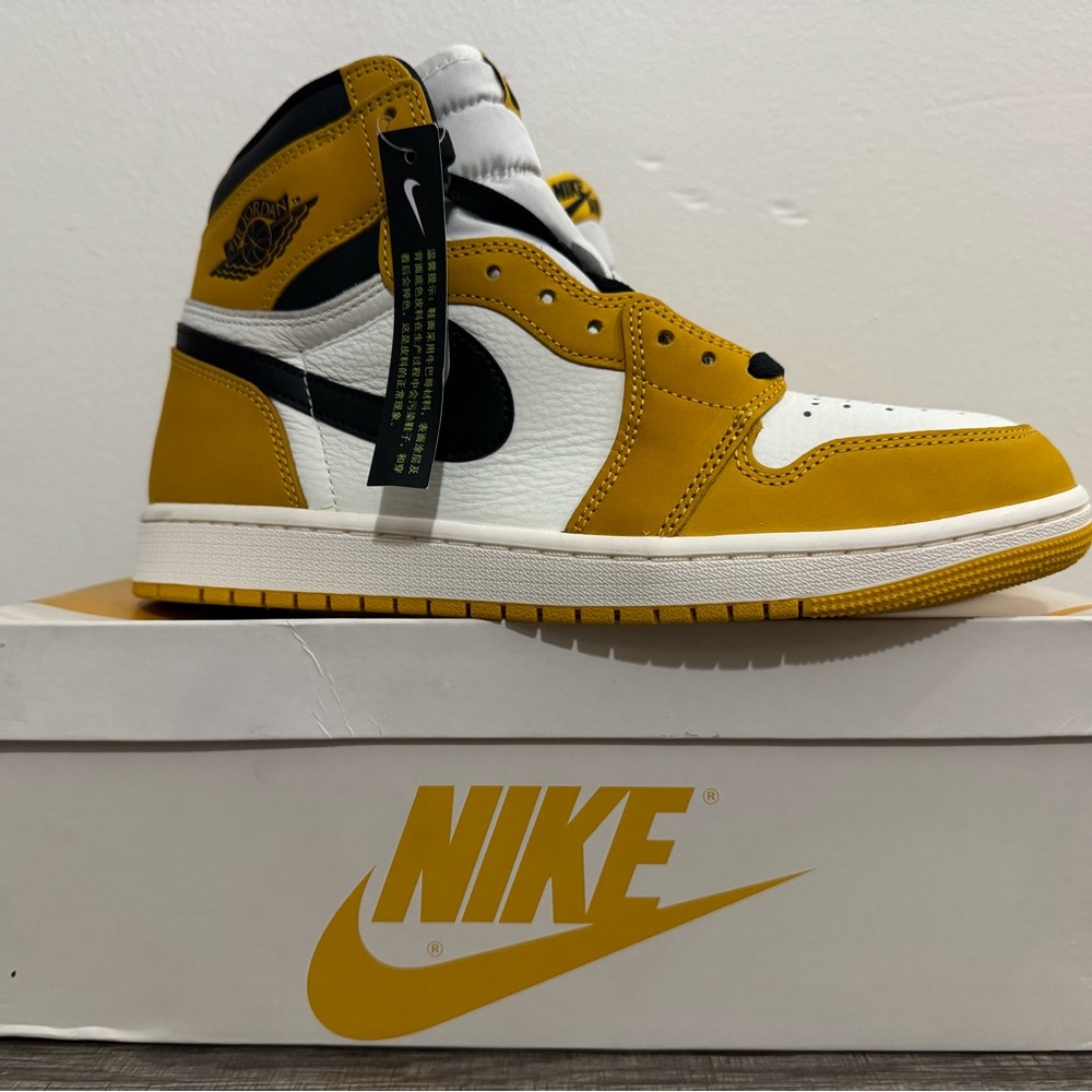 Air Jordan 1 Retro High OG Yellow Ochre Men’s Size 9.5